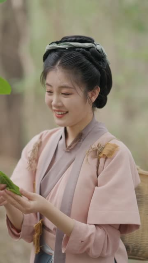 災荒年，小農(nóng)女有滿倉魚肉(全集)